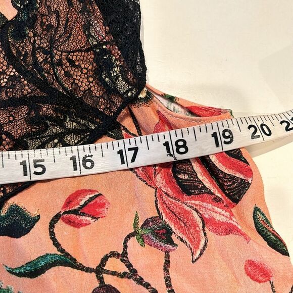 Zara Floral Blouse with Black Lace - Picture 6 of 9